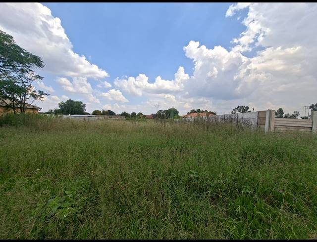 1,018M² VACANT LAND FOR SALE IN KOOKRUS